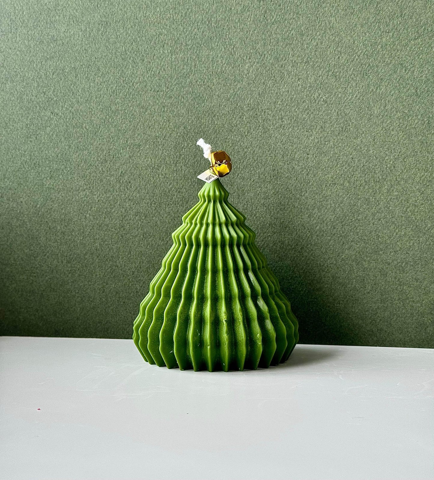 Origami Christmas tree candle 10 oz - BURKEA LLC