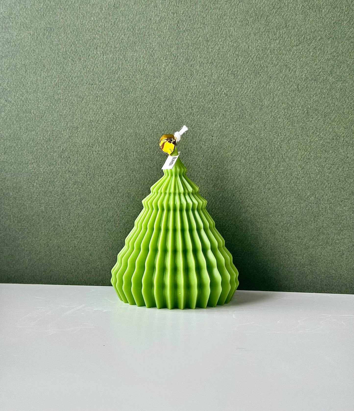 Origami Christmas tree candle 10 oz - BURKEA LLC