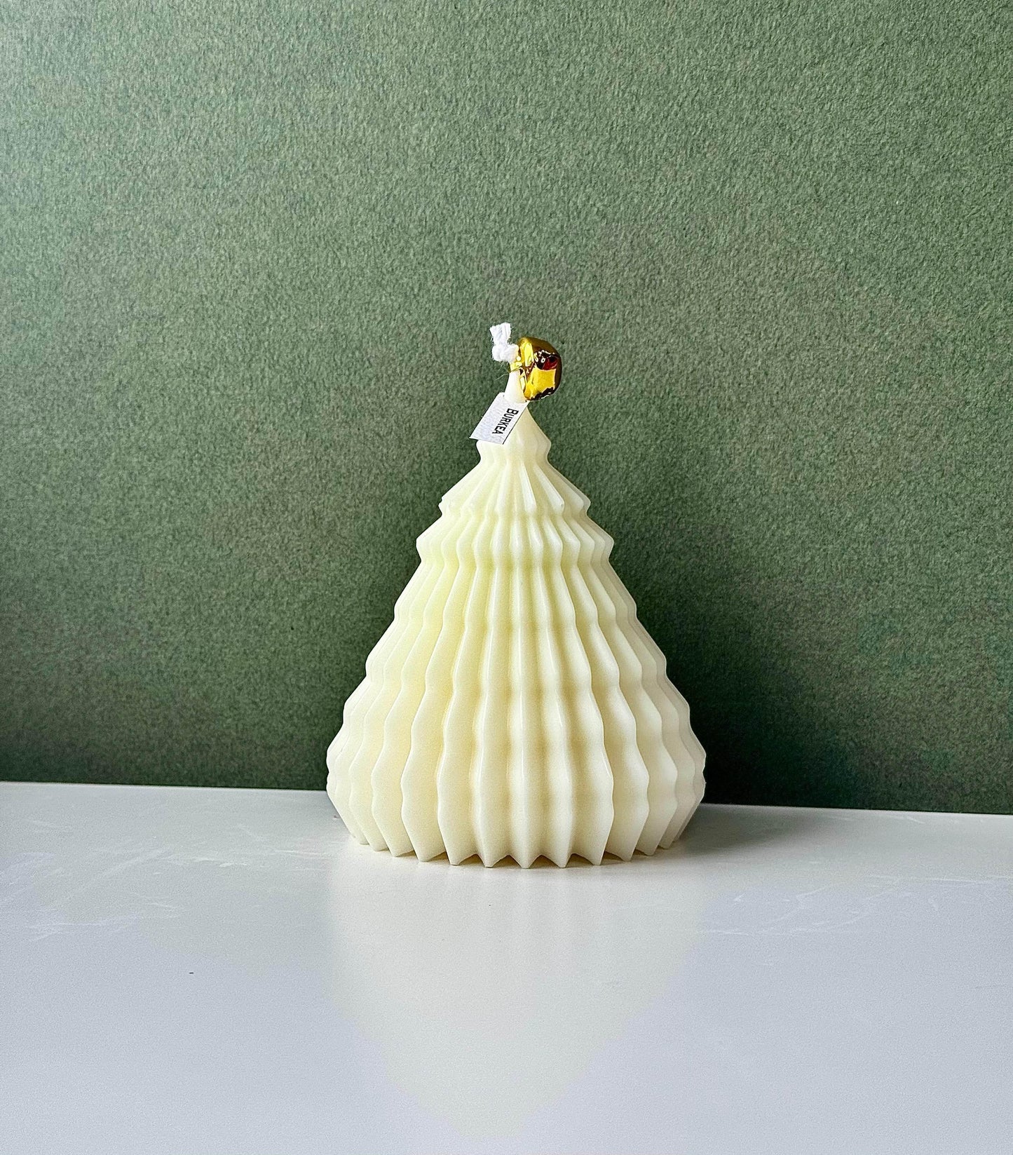 Origami Christmas tree candle 10 oz - BURKEA LLC