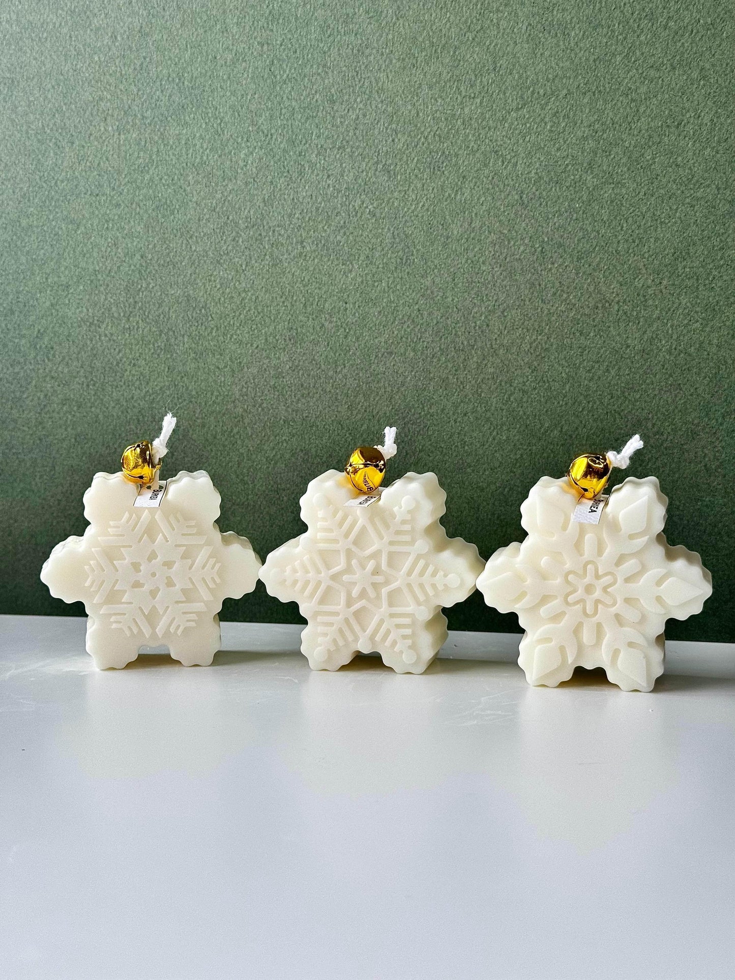 Snowflake candle 3.2 oz - BURKEA LLC